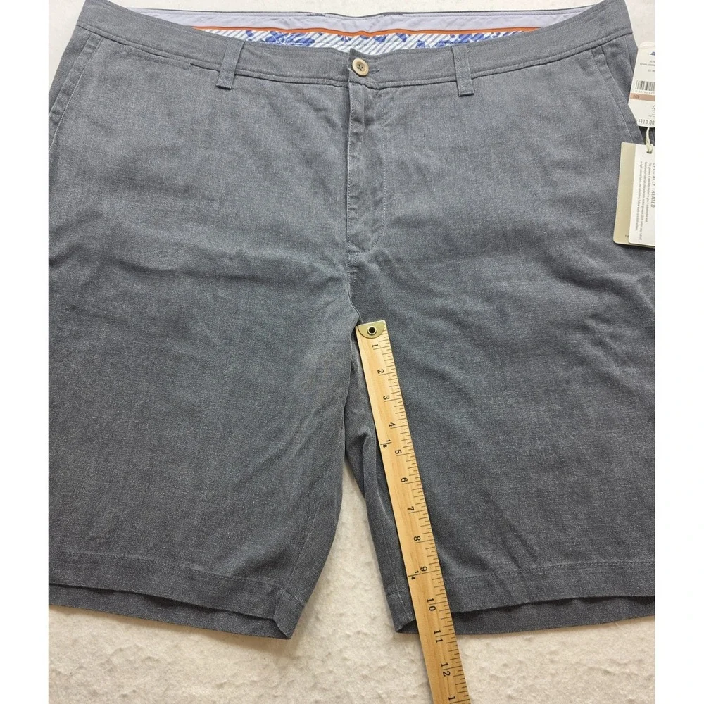 Tommy Bahama T817036 Men's Havana Herringbone Gray Shorts. NWT. Size 42